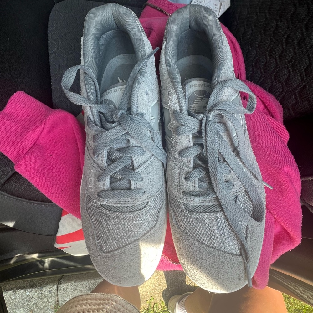 Men size 10 new balance gray ONLY WORN ONCE